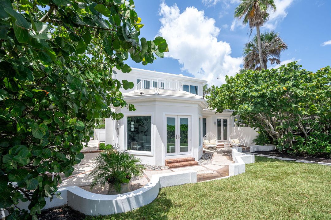 For Sale: $3,850,000 (3 beds, 2 baths, 2601 Square Feet)