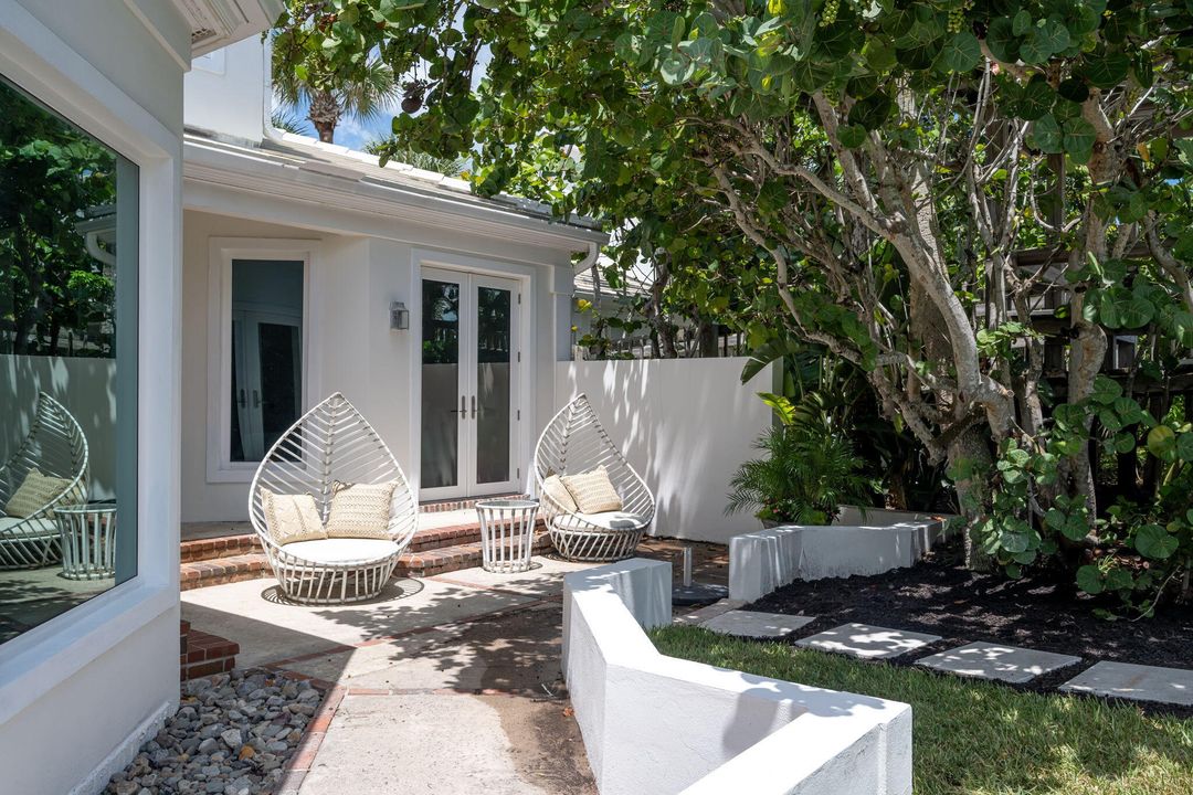 For Sale: $3,850,000 (3 beds, 2 baths, 2601 Square Feet)