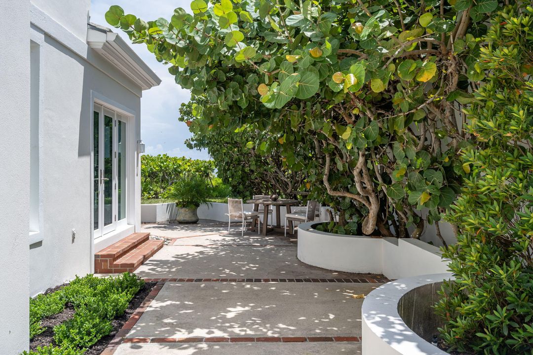 For Sale: $3,850,000 (3 beds, 2 baths, 2601 Square Feet)