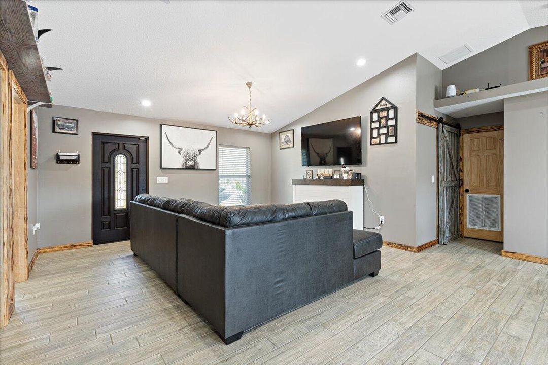 For Sale: $799,900 (3 beds, 3 baths, 1822 Square Feet)