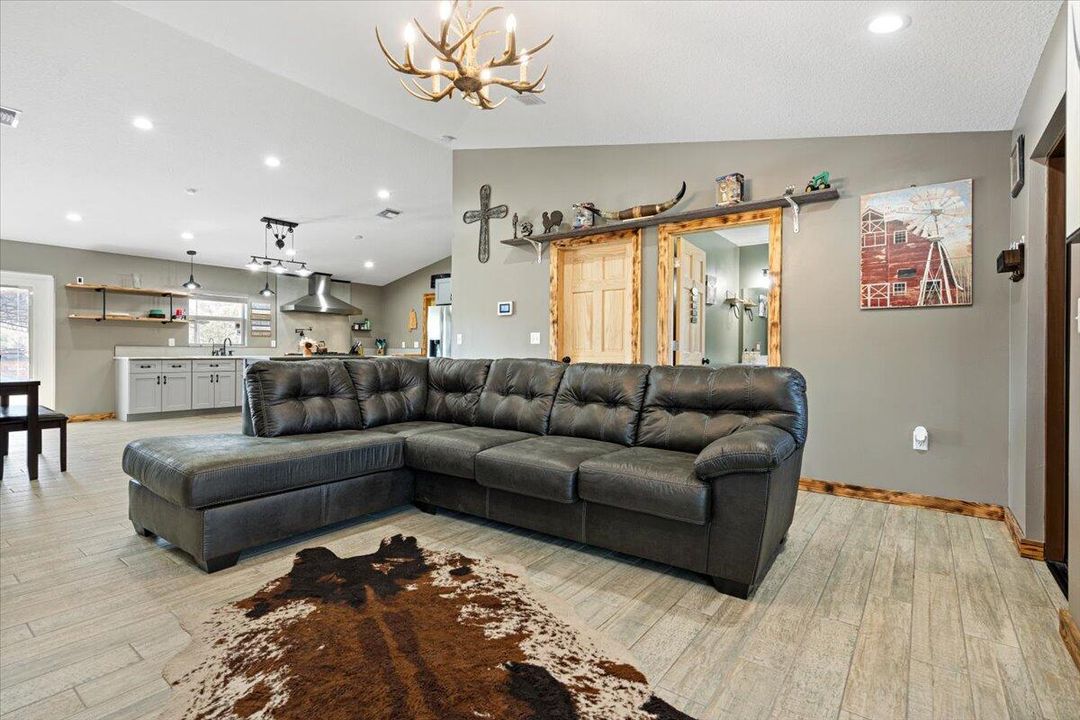 For Sale: $799,900 (3 beds, 3 baths, 1822 Square Feet)