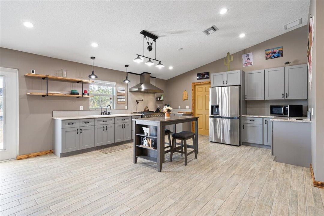 For Sale: $799,900 (3 beds, 3 baths, 1822 Square Feet)