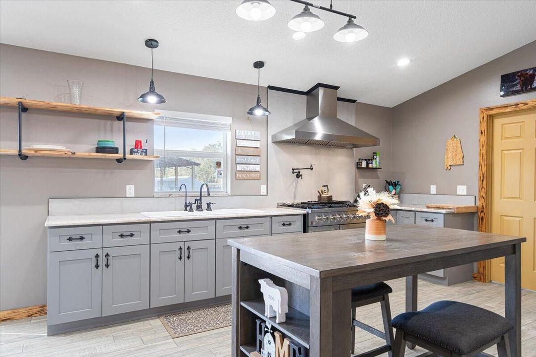 For Sale: $799,900 (3 beds, 3 baths, 1822 Square Feet)