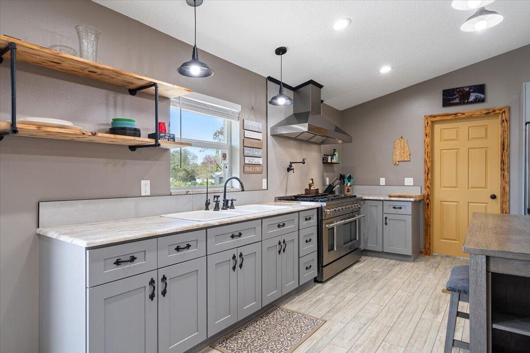 For Sale: $799,900 (3 beds, 3 baths, 1822 Square Feet)