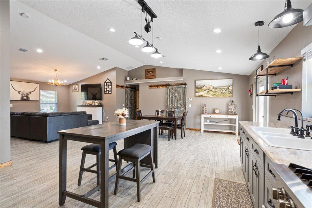 For Sale: $799,900 (3 beds, 3 baths, 1822 Square Feet)