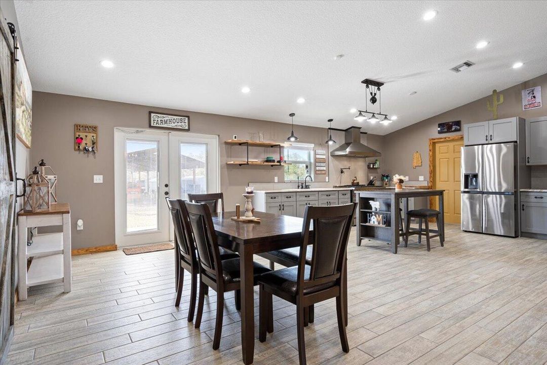 For Sale: $799,900 (3 beds, 3 baths, 1822 Square Feet)