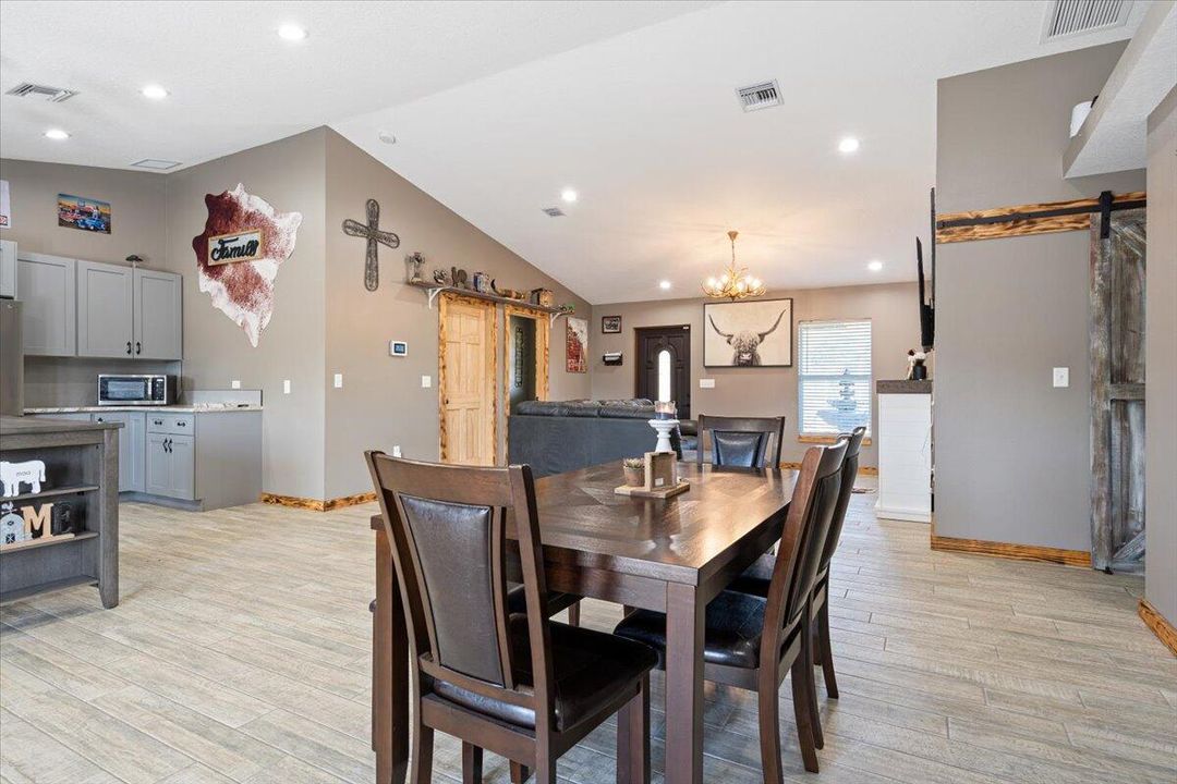 For Sale: $799,900 (3 beds, 3 baths, 1822 Square Feet)