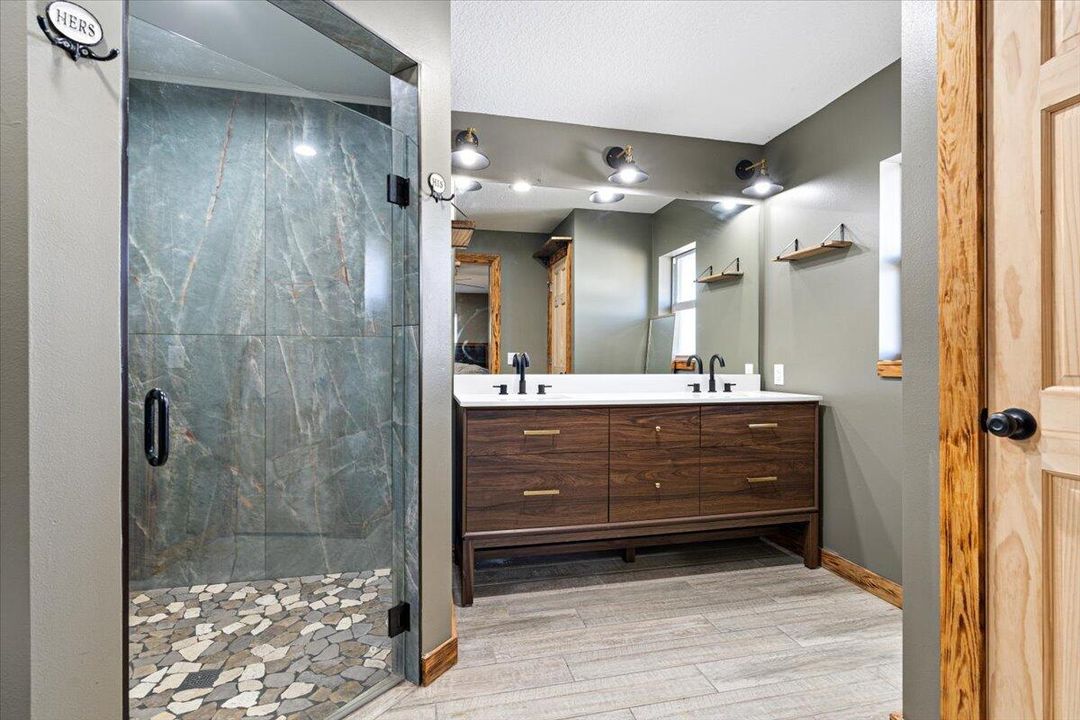 For Sale: $799,900 (3 beds, 3 baths, 1822 Square Feet)