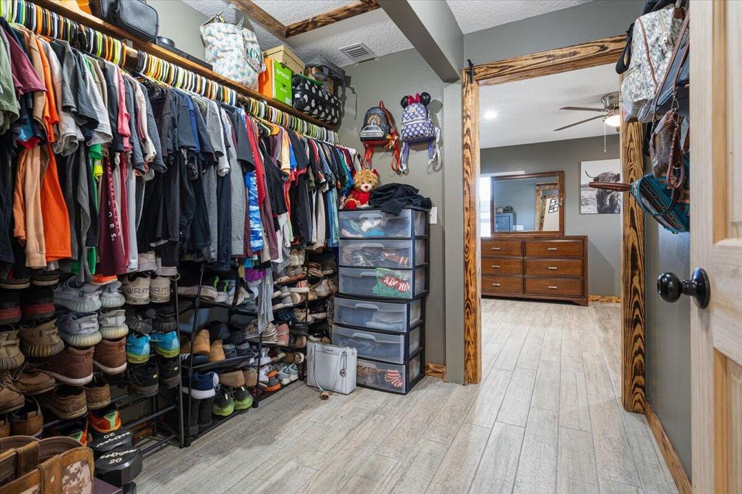 For Sale: $799,900 (3 beds, 3 baths, 1822 Square Feet)