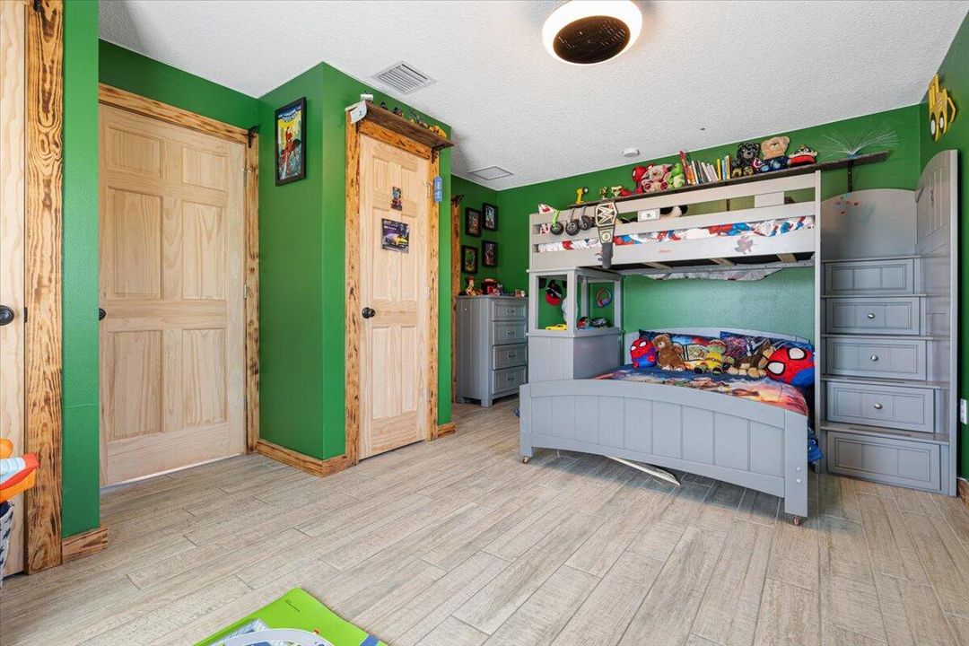 For Sale: $799,900 (3 beds, 3 baths, 1822 Square Feet)