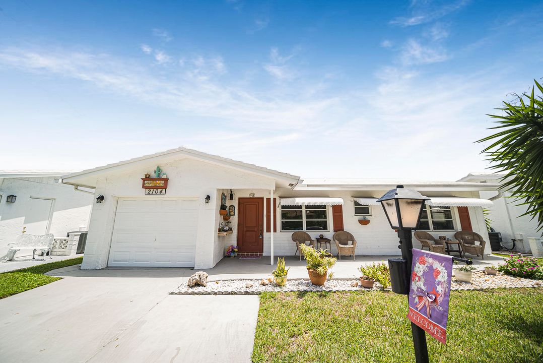 Recently Sold: $260,000 (2 beds, 2 baths, 1317 Square Feet)