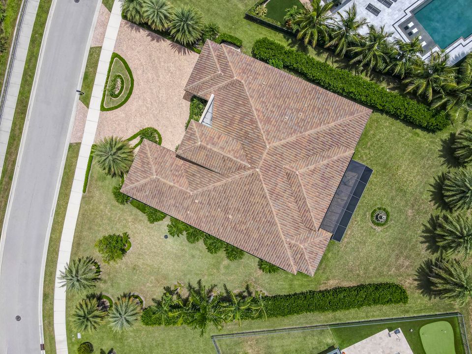 Под контрактом: $2,950,000 (5 спален, 5 ванн, 4317 Квадратных фут)