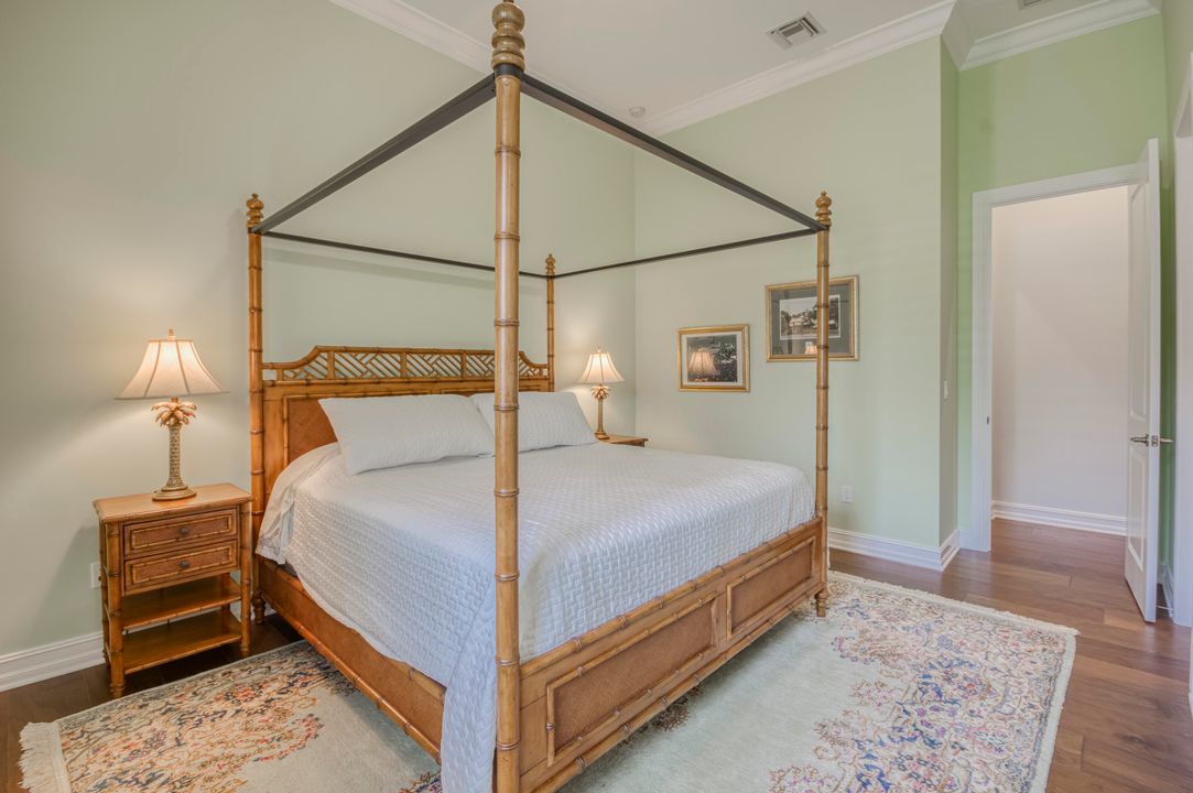 Под контрактом: $2,950,000 (5 спален, 5 ванн, 4317 Квадратных фут)