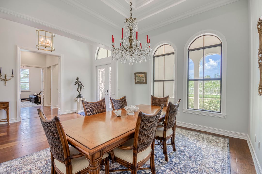 Под контрактом: $2,950,000 (5 спален, 5 ванн, 4317 Квадратных фут)