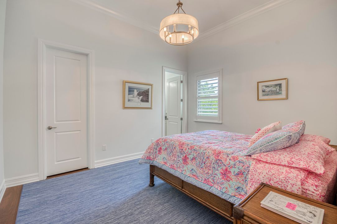 Под контрактом: $2,950,000 (5 спален, 5 ванн, 4317 Квадратных фут)