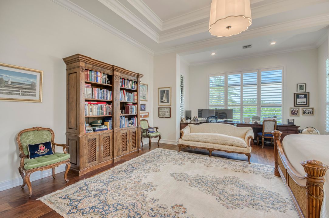 Под контрактом: $2,950,000 (5 спален, 5 ванн, 4317 Квадратных фут)