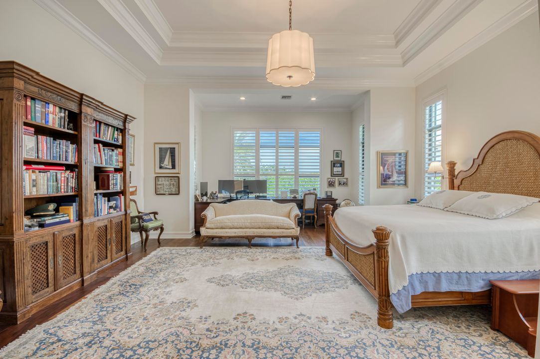 Под контрактом: $2,950,000 (5 спален, 5 ванн, 4317 Квадратных фут)