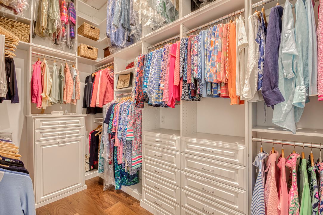 Под контрактом: $2,950,000 (5 спален, 5 ванн, 4317 Квадратных фут)