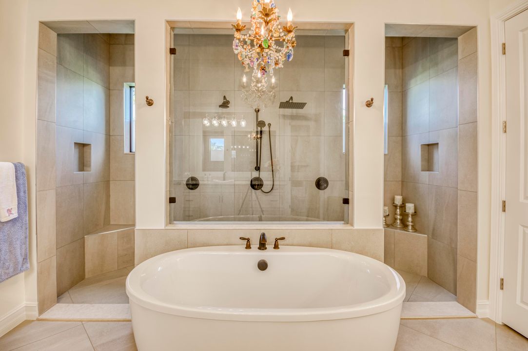 Под контрактом: $2,950,000 (5 спален, 5 ванн, 4317 Квадратных фут)