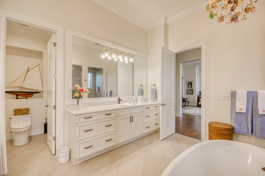 Под контрактом: $2,950,000 (5 спален, 5 ванн, 4317 Квадратных фут)