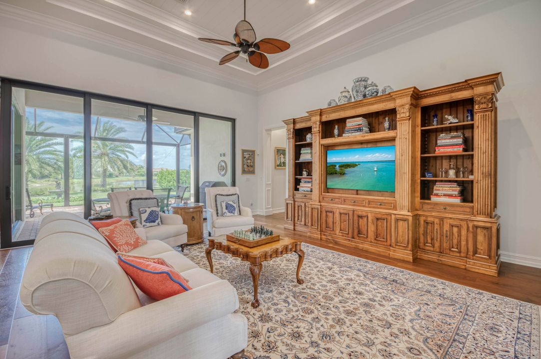 Под контрактом: $2,950,000 (5 спален, 5 ванн, 4317 Квадратных фут)