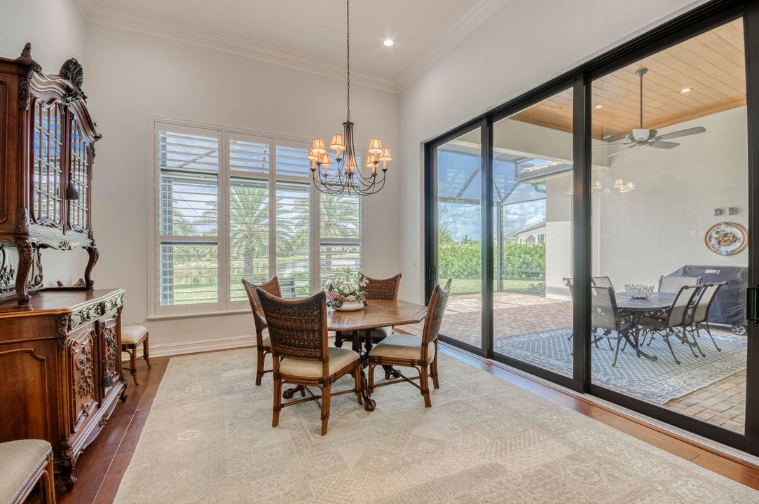 Под контрактом: $2,950,000 (5 спален, 5 ванн, 4317 Квадратных фут)