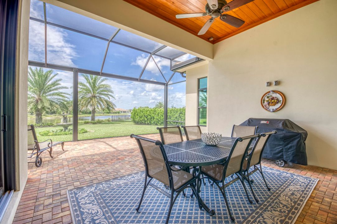 Под контрактом: $2,950,000 (5 спален, 5 ванн, 4317 Квадратных фут)