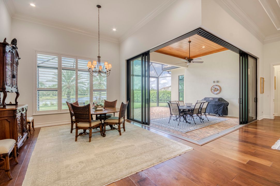 Под контрактом: $2,950,000 (5 спален, 5 ванн, 4317 Квадратных фут)