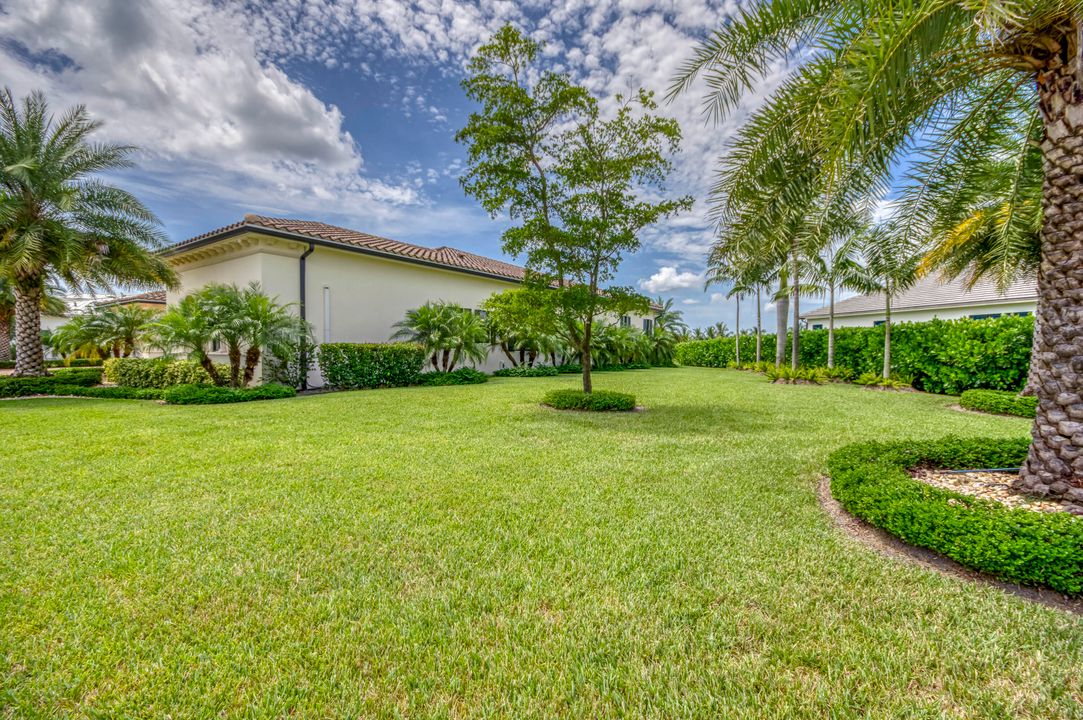 Под контрактом: $2,950,000 (5 спален, 5 ванн, 4317 Квадратных фут)