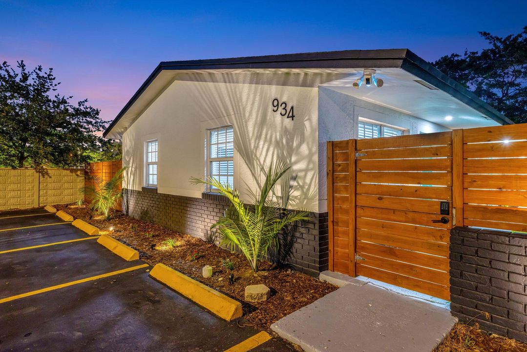 Recently Sold: $1,600,000 (0 beds, 0 baths, 2595 Square Feet)