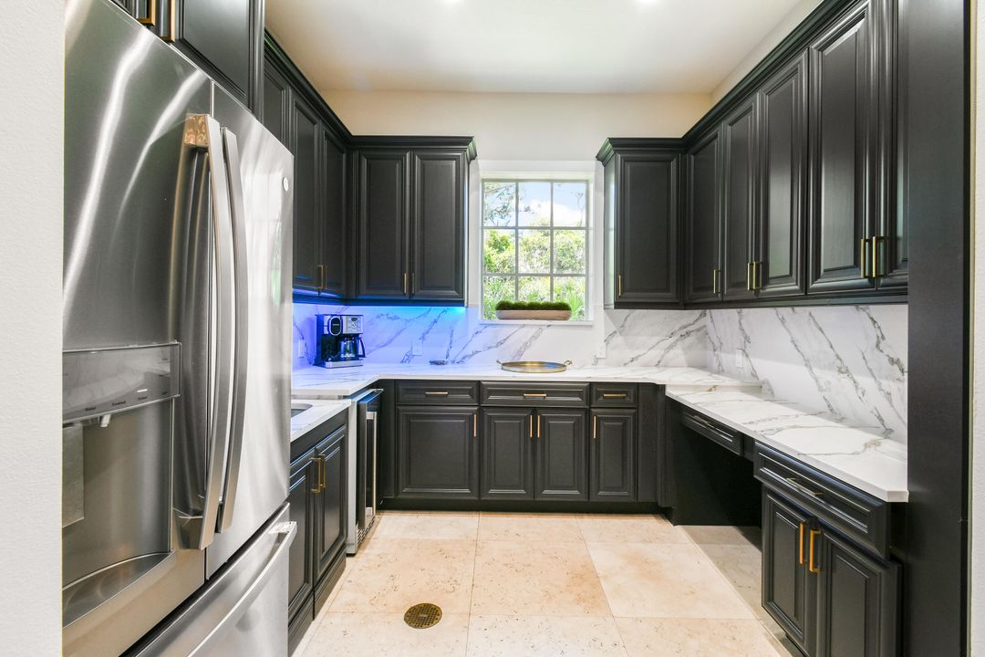 For Sale: $1,000,000 (4 beds, 3 baths, 3279 Square Feet)