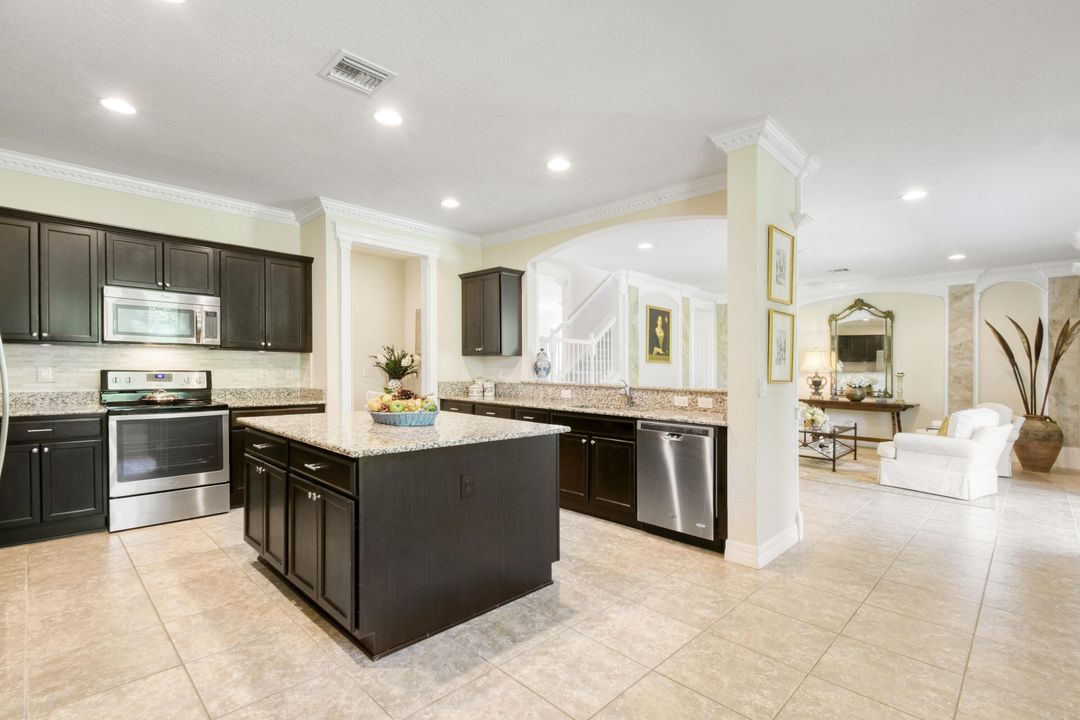 For Sale: $1,000,000 (4 beds, 3 baths, 3279 Square Feet)