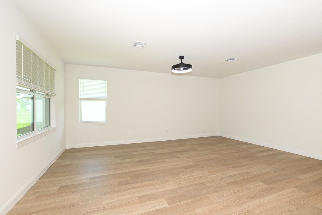 For Rent: $3,500 (4 beds, 3 baths, 2190 Square Feet)