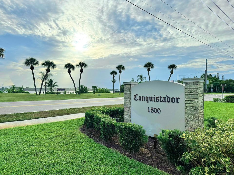 Недавно продано: $150,000 (2 спален, 2 ванн, 1044 Квадратных фут)