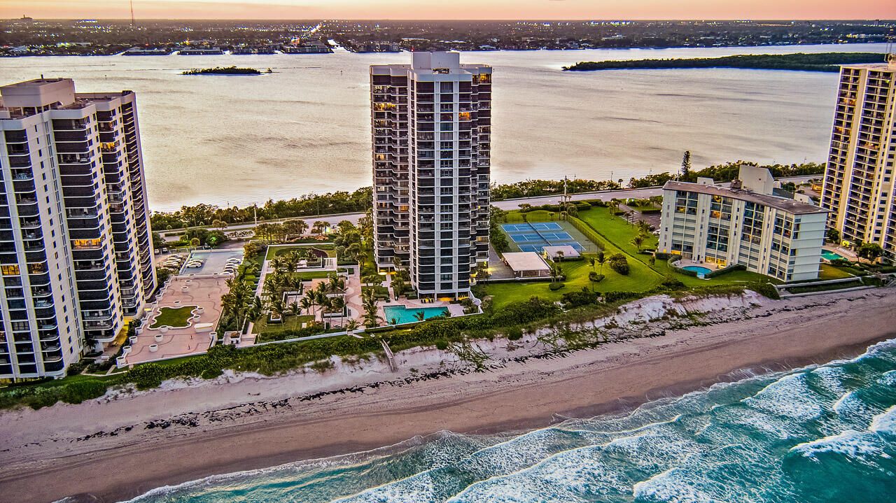 合同活跃: $1,150,000 (3 贝兹, 3 浴室, 2454 平方英尺)