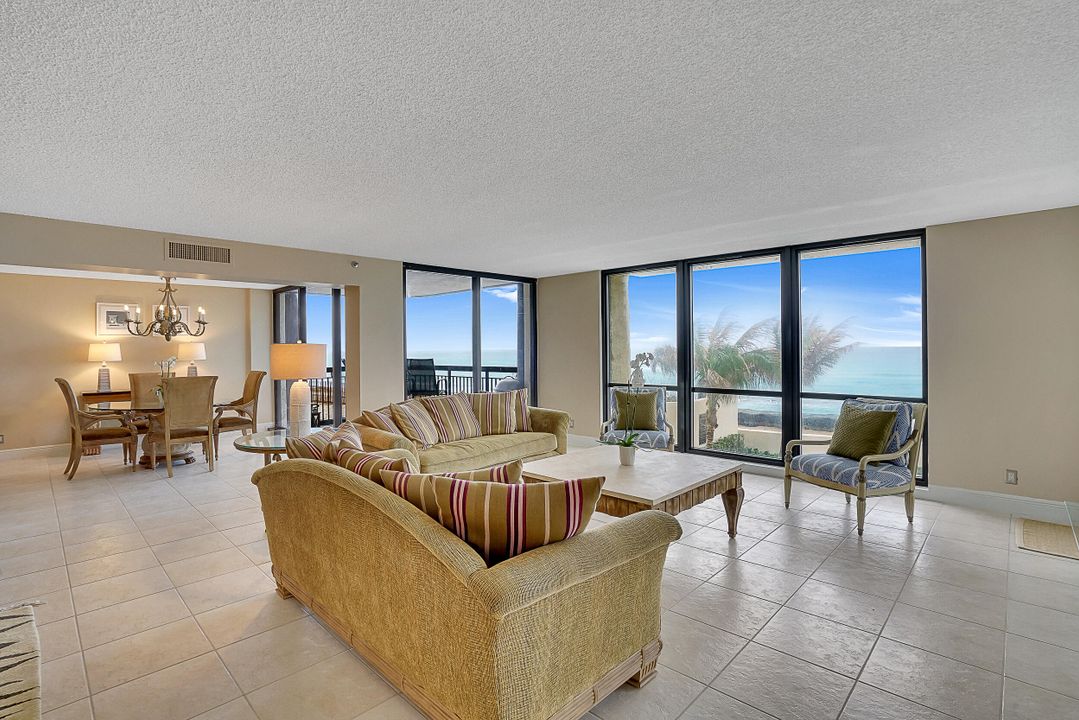 合同活跃: $1,150,000 (3 贝兹, 3 浴室, 2454 平方英尺)