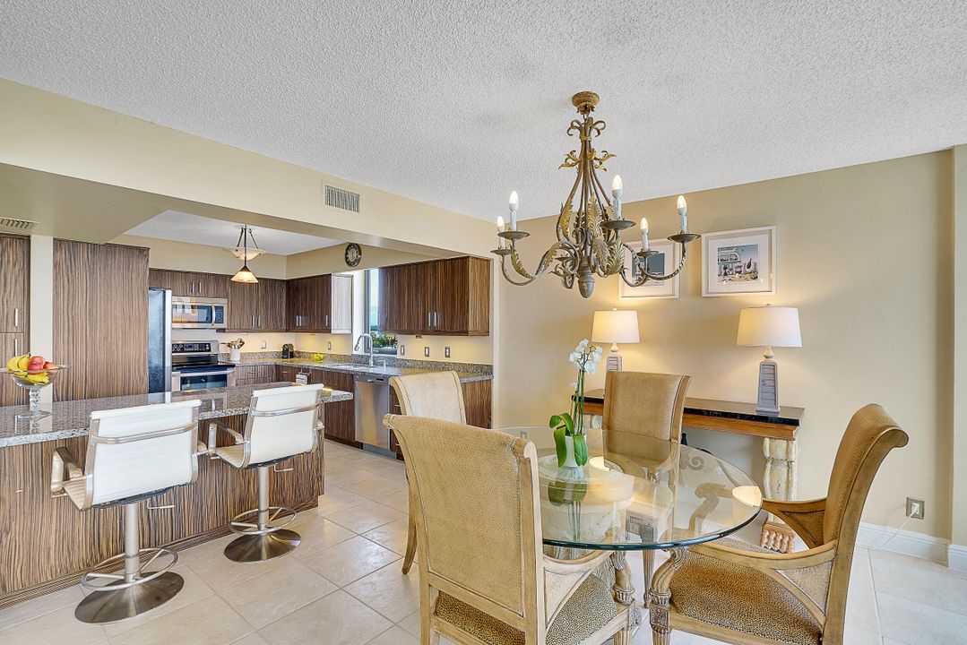 合同活跃: $1,150,000 (3 贝兹, 3 浴室, 2454 平方英尺)