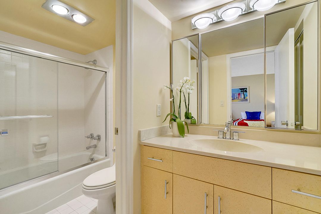 合同活跃: $1,150,000 (3 贝兹, 3 浴室, 2454 平方英尺)