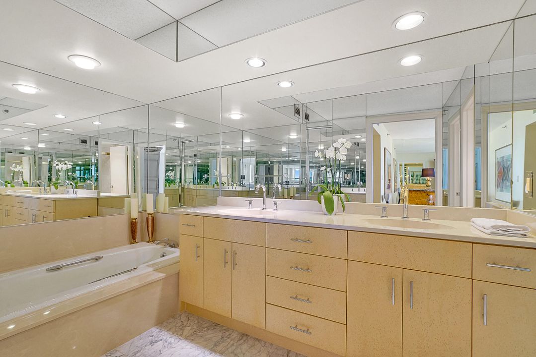 合同活跃: $1,150,000 (3 贝兹, 3 浴室, 2454 平方英尺)