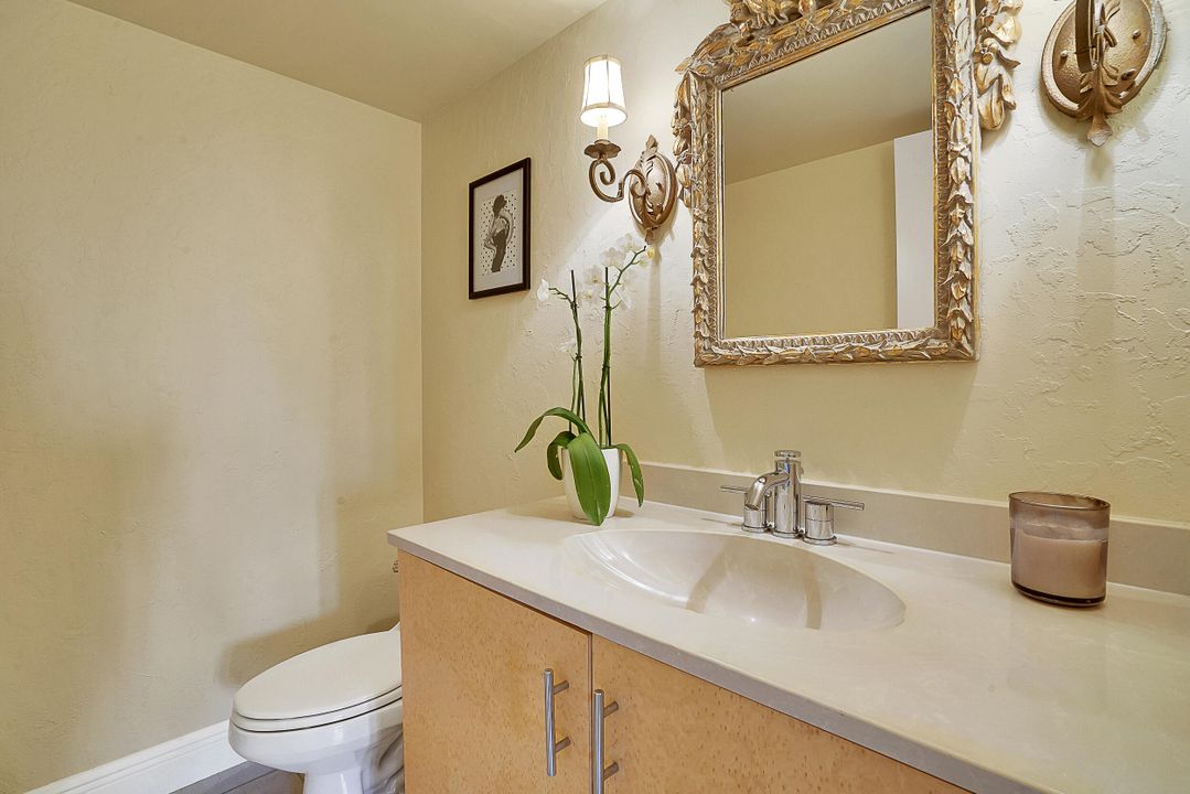 合同活跃: $1,150,000 (3 贝兹, 3 浴室, 2454 平方英尺)