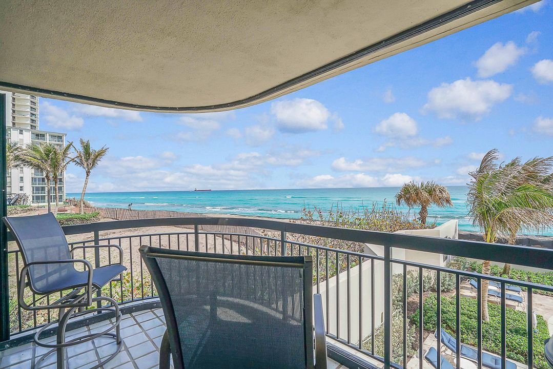 合同活跃: $1,150,000 (3 贝兹, 3 浴室, 2454 平方英尺)