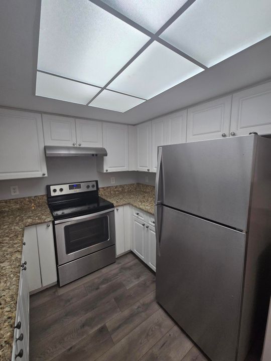 Activo con contrato: $2,600 (4 camas, 2 baños, 1401 Pies cuadrados)