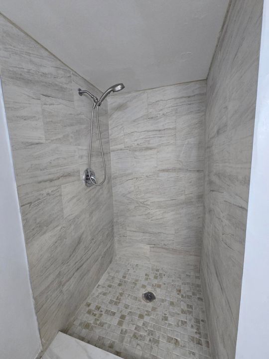 Activo con contrato: $2,600 (4 camas, 2 baños, 1401 Pies cuadrados)