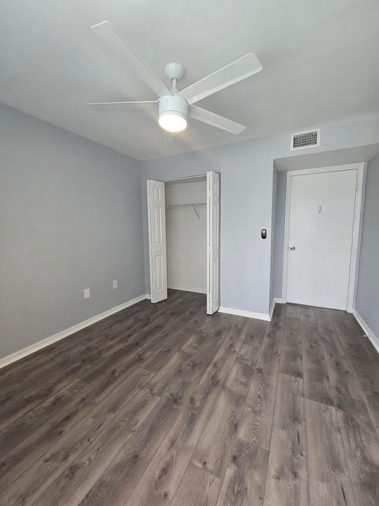 Activo con contrato: $2,600 (4 camas, 2 baños, 1401 Pies cuadrados)