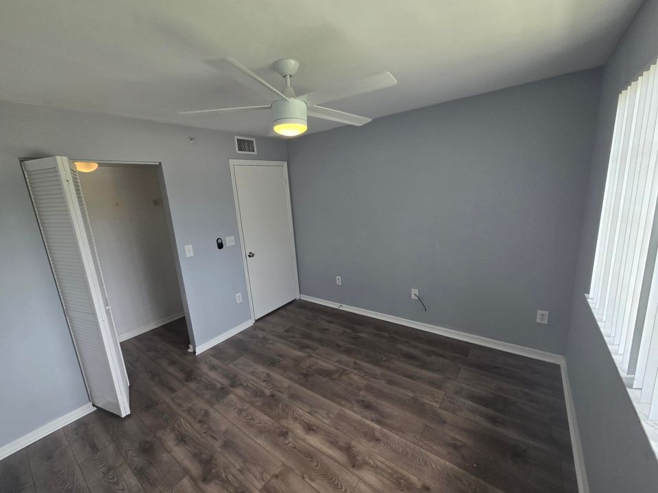 Activo con contrato: $2,600 (4 camas, 2 baños, 1401 Pies cuadrados)