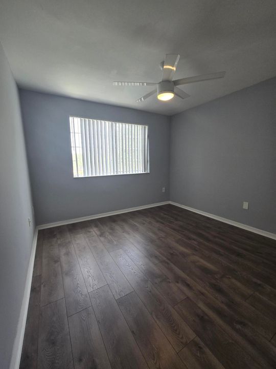 Activo con contrato: $2,600 (4 camas, 2 baños, 1401 Pies cuadrados)