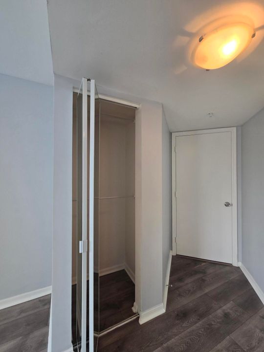 Activo con contrato: $2,600 (4 camas, 2 baños, 1401 Pies cuadrados)