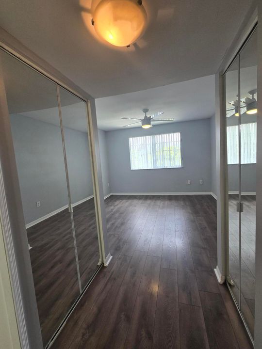 Activo con contrato: $2,600 (4 camas, 2 baños, 1401 Pies cuadrados)