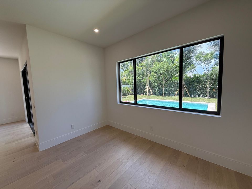 Под контрактом: $1,699,000 (4 спален, 3 ванн, 2316 Квадратных фут)