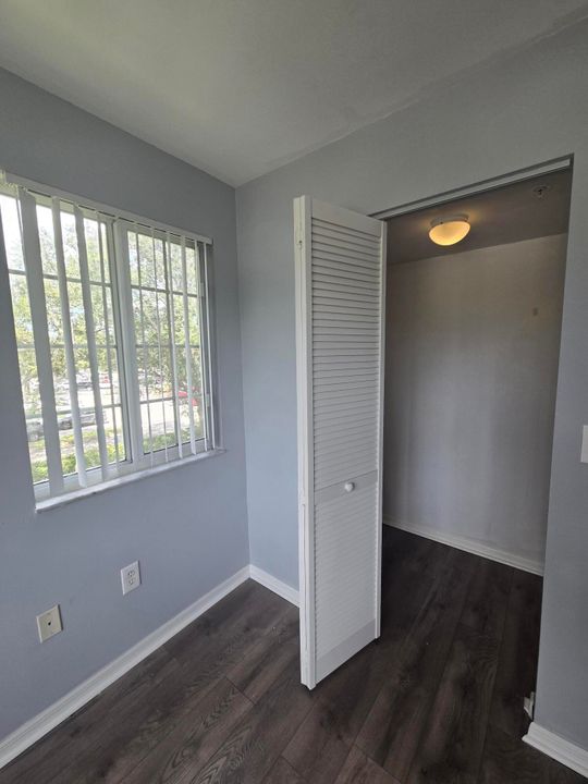 Activo con contrato: $2,600 (4 camas, 2 baños, 1401 Pies cuadrados)